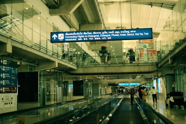 수완나품 공항 내부 전경